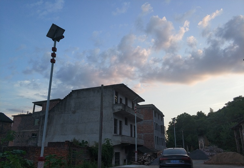 城市夜間亮化工程中的太陽能路燈應用探討